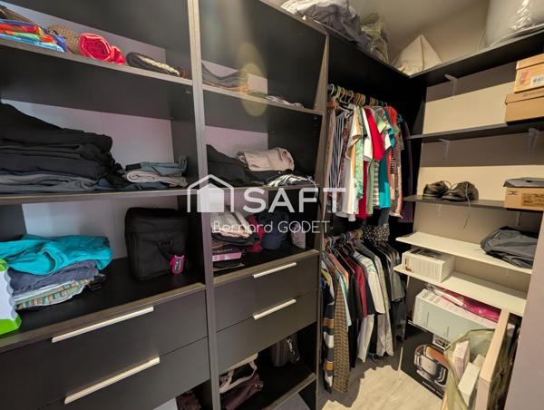 Maison de plain pied sans travaux 3 chambres, 1 bureau, cuisine ouverte salon.