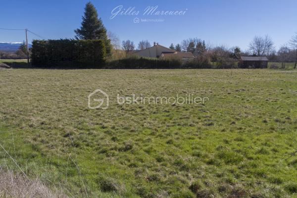 Terrain de 704 m²