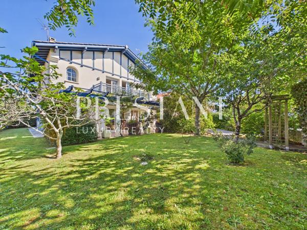 Biarritz -Belle maison basque contemporaine de 230m2 avec jardin à proximité du centre ville, BIARRITZ