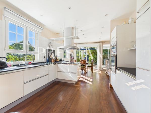 Biarritz -Belle maison basque contemporaine de 230m2 avec jardin à proximité du centre ville, BIARRITZ