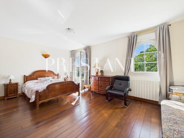 Biarritz -Belle maison basque contemporaine de 230m2 avec jardin à proximité du centre ville, BIARRITZ