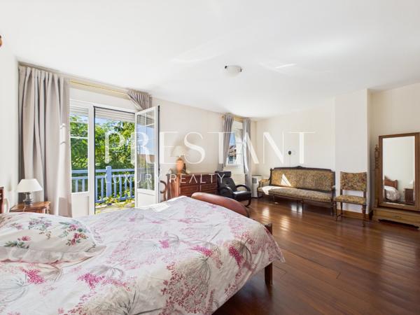 Biarritz -Belle maison basque contemporaine de 230m2 avec jardin à proximité du centre ville, BIARRITZ