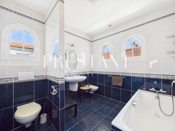 Biarritz -Belle maison basque contemporaine de 230m2 avec jardin à proximité du centre ville, BIARRITZ