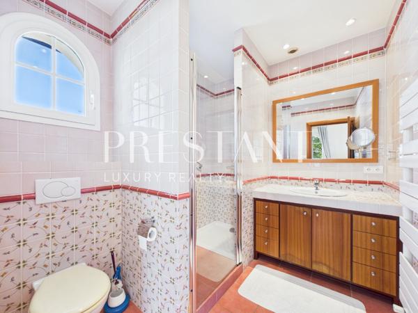 Biarritz -Belle maison basque contemporaine de 230m2 avec jardin à proximité du centre ville, BIARRITZ