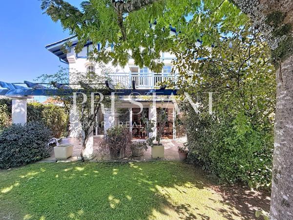 Biarritz -Belle maison basque contemporaine de 230m2 avec jardin à proximité du centre ville, BIARRITZ