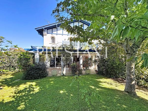 Biarritz -Belle maison basque contemporaine de 230m2 avec jardin à proximité du centre ville, BIARRITZ