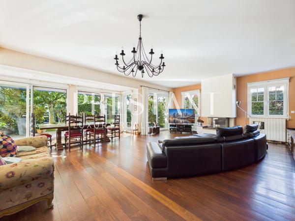 Biarritz -Belle maison basque contemporaine de 230m2 avec jardin à proximité du centre ville, BIARRITZ