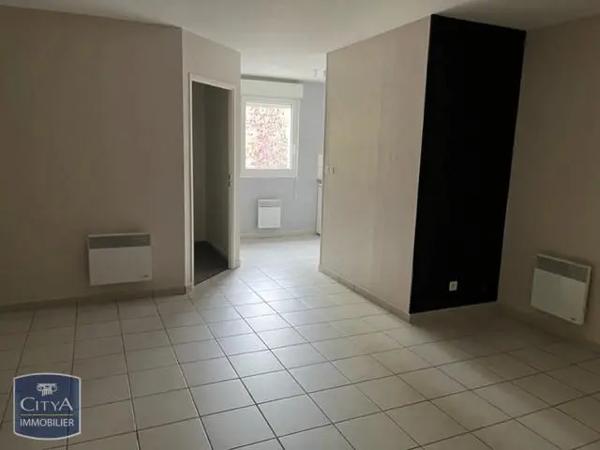 Appartement à louer 2 pièces 54.82m² Fismes (51170)
