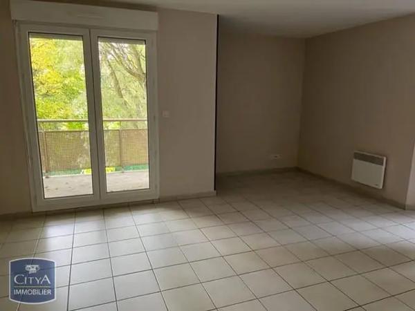 Appartement à louer 2 pièces 54.82m² Fismes (51170)