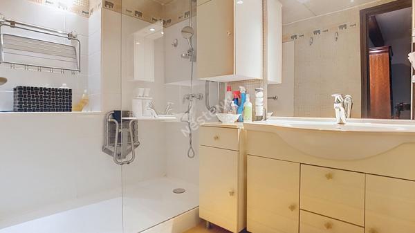 Maison familiale 5 pièces avec piscine, quartier paisible