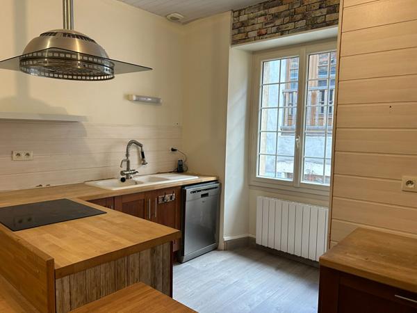 Charmante maison de ville avec local commercial en RDC (vide) dans le centre de Malicorne Sur Sarthe