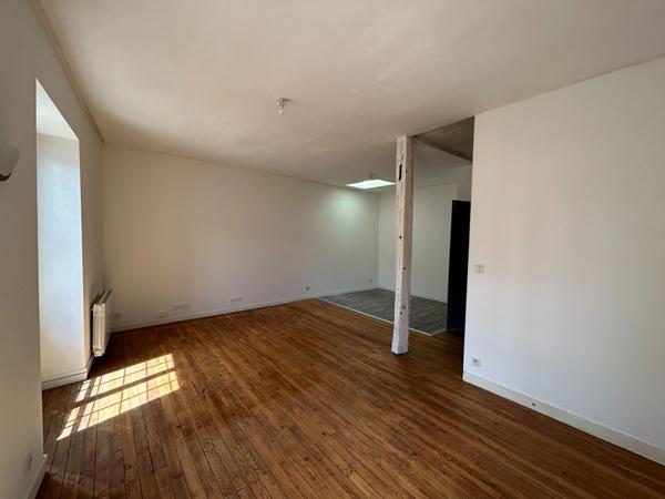 Charmante maison de ville avec local commercial en RDC (vide) dans le centre de Malicorne Sur Sarthe