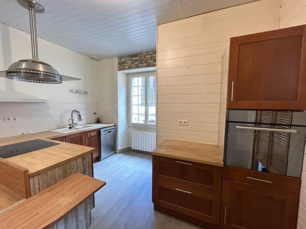 Charmante maison de ville avec local commercial en RDC (vide) dans le centre de Malicorne Sur Sarthe