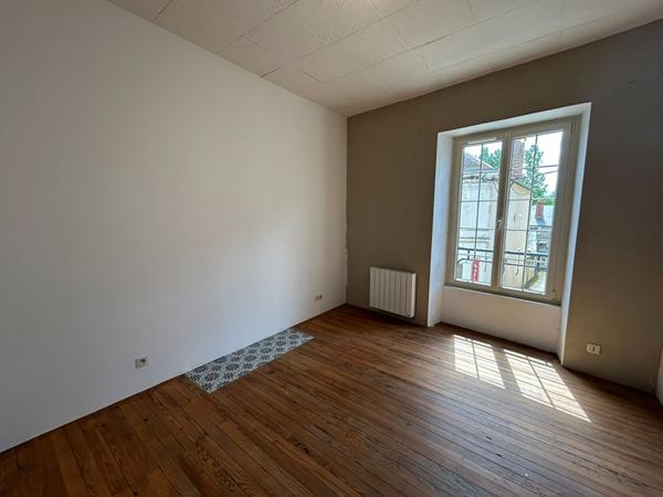 Charmante maison de ville avec local commercial en RDC (vide) dans le centre de Malicorne Sur Sarthe