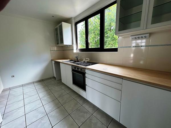Versailles Clagny Appartement 4 pièces 87 m² carrez avec balcon, cave et parking au dernier étage avec ascenseur 475 000 € **  - Référence  28295