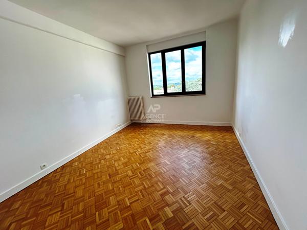Versailles Clagny Appartement 4 pièces 87 m² carrez avec balcon, cave et parking au dernier étage avec ascenseur 475 000 € **  - Référence  28295