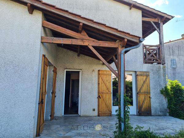 Maison avec garage et jardin clos dans quartier recherché !