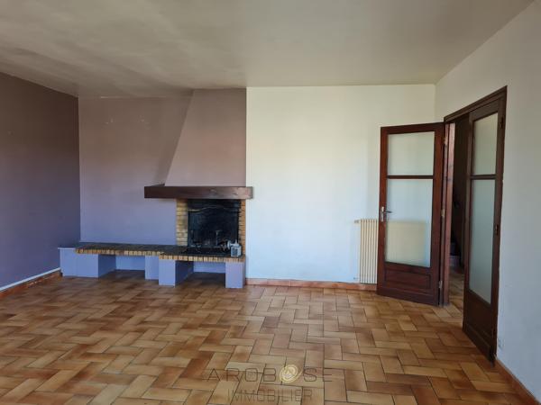 Maison avec garage et jardin clos dans quartier recherché !