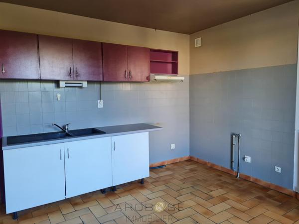 Maison avec garage et jardin clos dans quartier recherché !