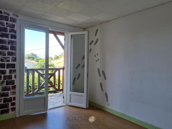 Maison avec garage et jardin clos dans quartier recherché !