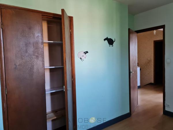 Maison avec garage et jardin clos dans quartier recherché !