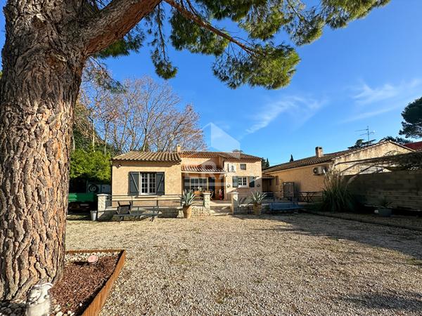 Maison familliale sur Châteaurenard 3 chambres avec grand terrain.