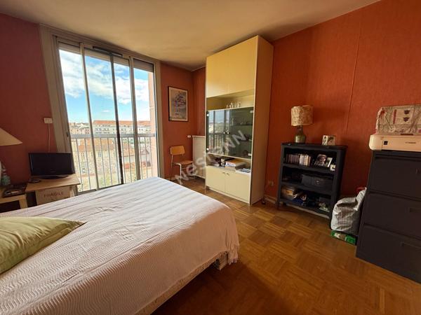 Appartement T1 Villeurbanne proximité Montchat, intérieur copropriété, étage élevé, lumineux, cave , possibilité garage.