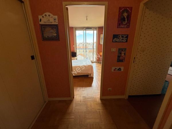 Appartement T1 Villeurbanne proximité Montchat, intérieur copropriété, étage élevé, lumineux, cave , possibilité garage.