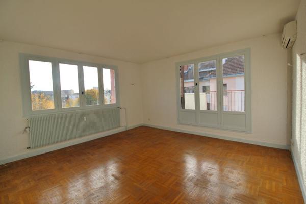 A VENDRE DIJON MONTCHAPET - type 1, 37m² dernier étage avec terrasse de 35m².