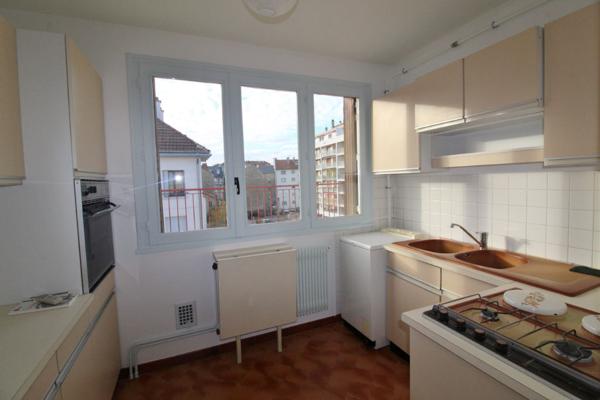 A VENDRE DIJON MONTCHAPET - type 1, 37m² dernier étage avec terrasse de 35m².