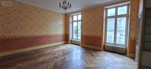 Achat - Appartement Angers 49100 2 pièces 82 m 2 360 m 2