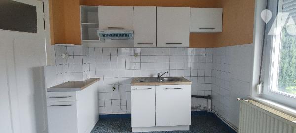 T2-cabine de 51m² à rénover avec balcon, jardin et parking dans petite copropriété à STELLA-PLAGE