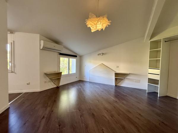 Coup de cœur – Villa avec piscine sur les hauteurs de Villeneuve-sur-Lo