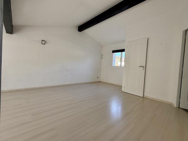 Coup de cœur – Villa avec piscine sur les hauteurs de Villeneuve-sur-Lo