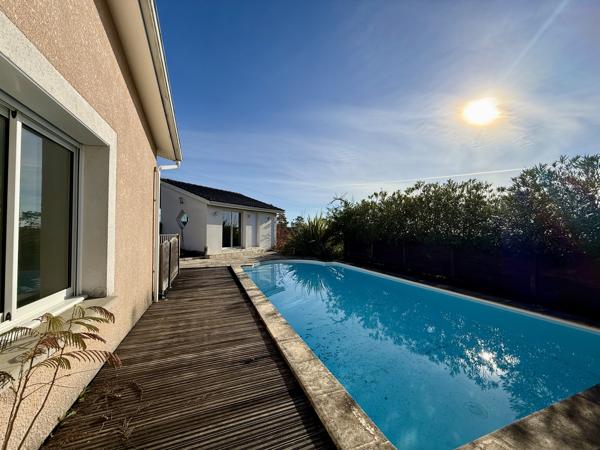 Coup de cœur – Villa avec piscine sur les hauteurs de Villeneuve-sur-Lo