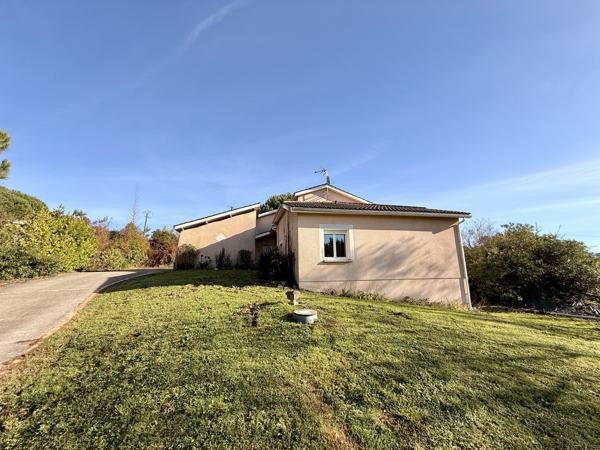 Coup de cœur – Villa avec piscine sur les hauteurs de Villeneuve-sur-Lo