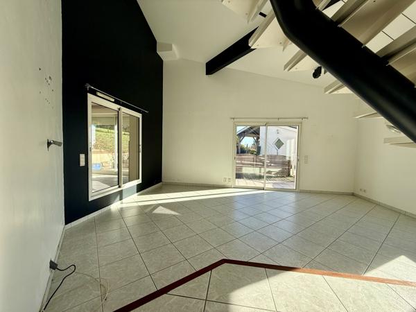 Coup de cœur – Villa avec piscine sur les hauteurs de Villeneuve-sur-Lo
