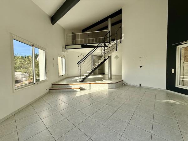 Coup de cœur – Villa avec piscine sur les hauteurs de Villeneuve-sur-Lo