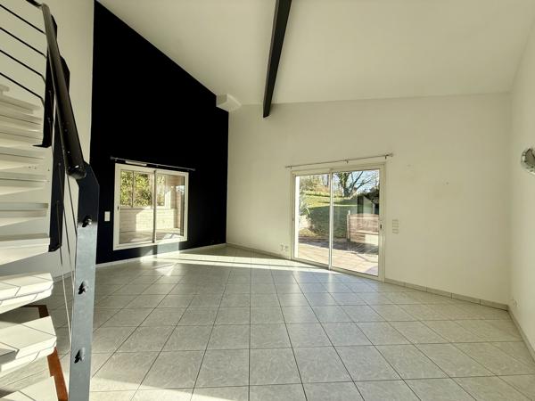 Coup de cœur – Villa avec piscine sur les hauteurs de Villeneuve-sur-Lo