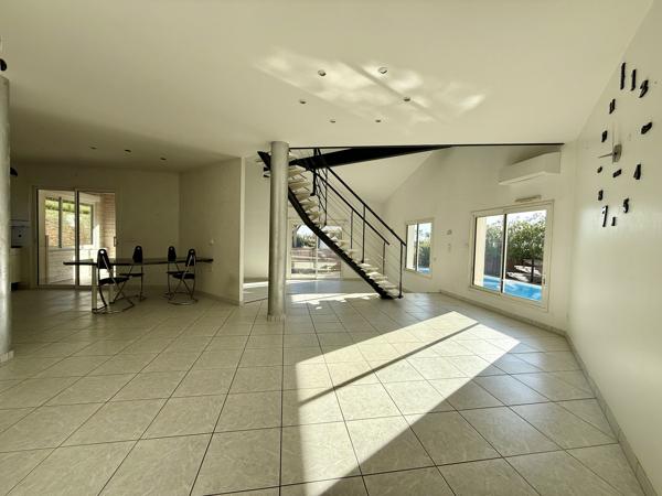 Coup de cœur – Villa avec piscine sur les hauteurs de Villeneuve-sur-Lo