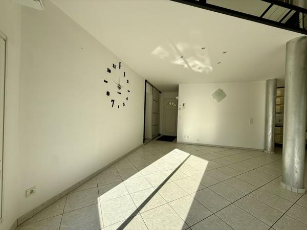 Coup de cœur – Villa avec piscine sur les hauteurs de Villeneuve-sur-Lo