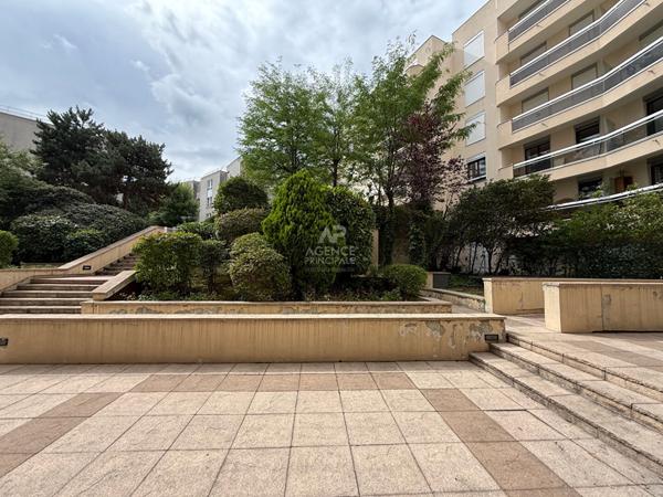 SEVRES CENTRE - APPARTEMENT 3 PIECES €300 000 ** - Référence 658-S