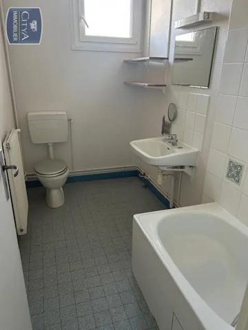 Maison à louer 4 pièces 88.84m² Poitiers (86000)