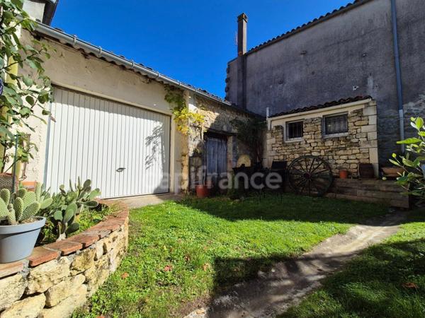 Maison à vendre 4 pièces MEURSAC (17) - Jardin