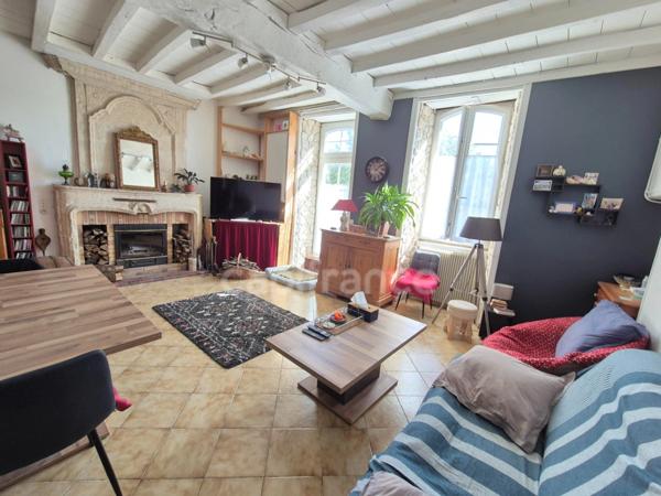 Maison à vendre 4 pièces MEURSAC (17) - Jardin