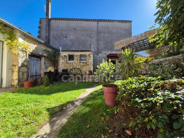 Maison à vendre 4 pièces MEURSAC (17) - Jardin