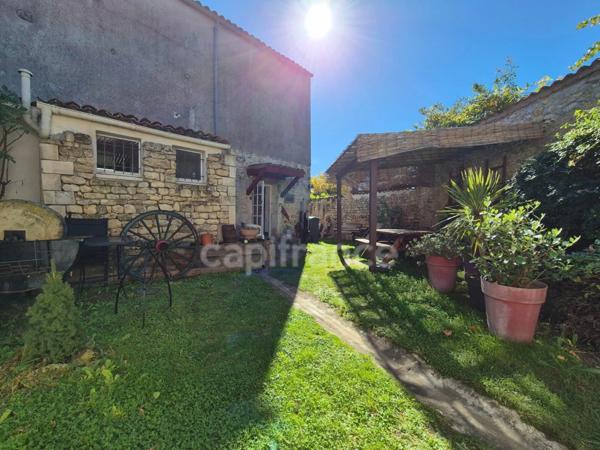Maison à vendre 4 pièces MEURSAC (17) - Jardin