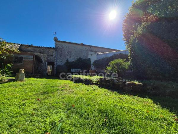 Maison à vendre 4 pièces MEURSAC (17) - Jardin