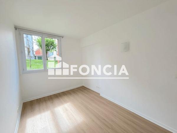 Location Appartement 4 pièces 73 m² - 7 ALLEE DU VAL FLEURI Noisy Le Grand 93160