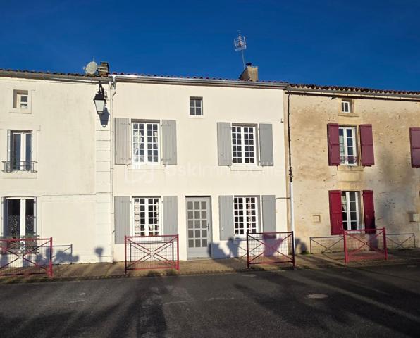 Située dans un petit village, cette charmante maison de 95m2, saura vous charmer par son authenticité et son caractère, offrant un cadre de vie paisible au cœur du bourg, à proximité de l'école et petits commerces ( bar restaurant, caviste ) et bureau de Poste.
 
Dès l'entrée, vous serez séduits par l'atmosphère authentique qui se dégage. La pièce de vie principale de 31m2, comprend un salon avec une belle cheminée en pierre, une salle à manger chaleureuse et lumineuse avec les poutres apparentes.
Vous y découvrirez, la cuisine équipée de 18m2 donnant sur une petite courette avec dépendance à l'arrière de la maison.
A l'étage, le couloir dessert 2 belles chambres de 13m2 et 14m2 avec un magnifique parquet et une salle d'eau avec toilettes de 9m2.

Bien entretenue et en bon état général, cette maison est raccordée au tout à l'égout ( Conforme ). La couverture a été récemment refaite ainsi que la peinture de la façade et des volets.